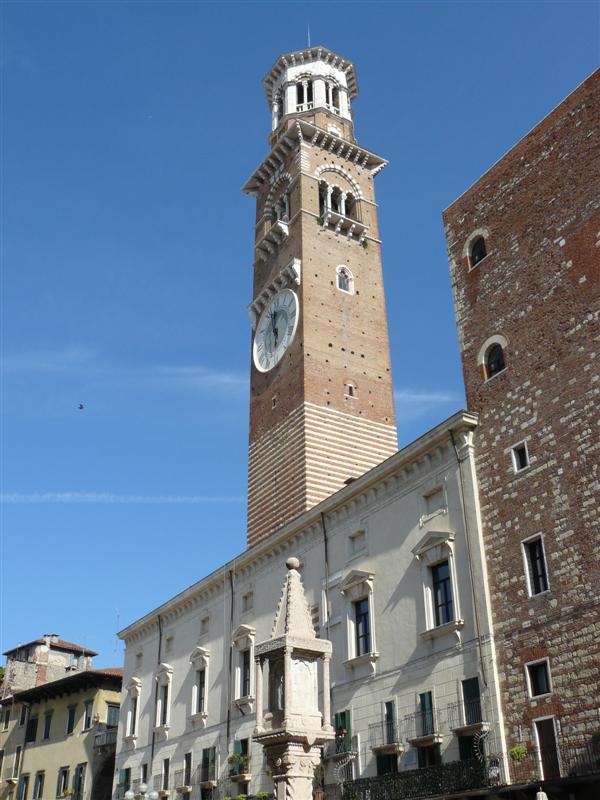 Verona. Ayuntamiento y Torre de Lamberti