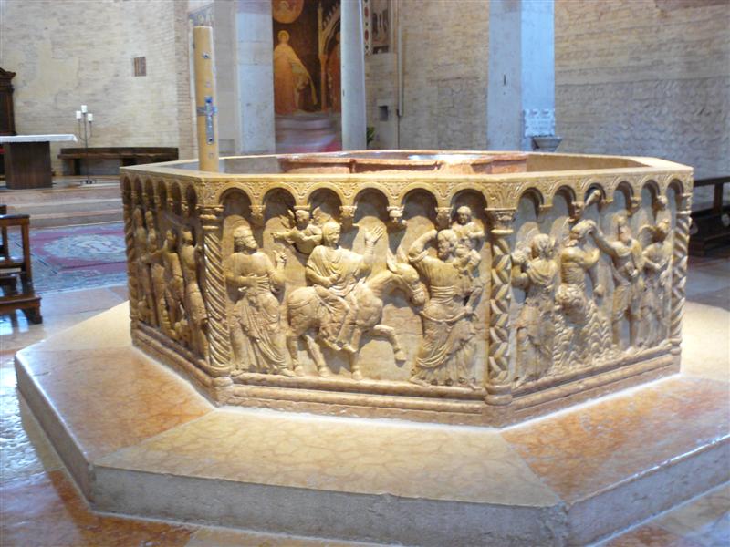 Verona. Duomo.Baptisterio de la Capilla de San Juan in Fonte
