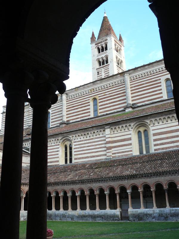 Verona. Basilica de San Zeno. Claustro